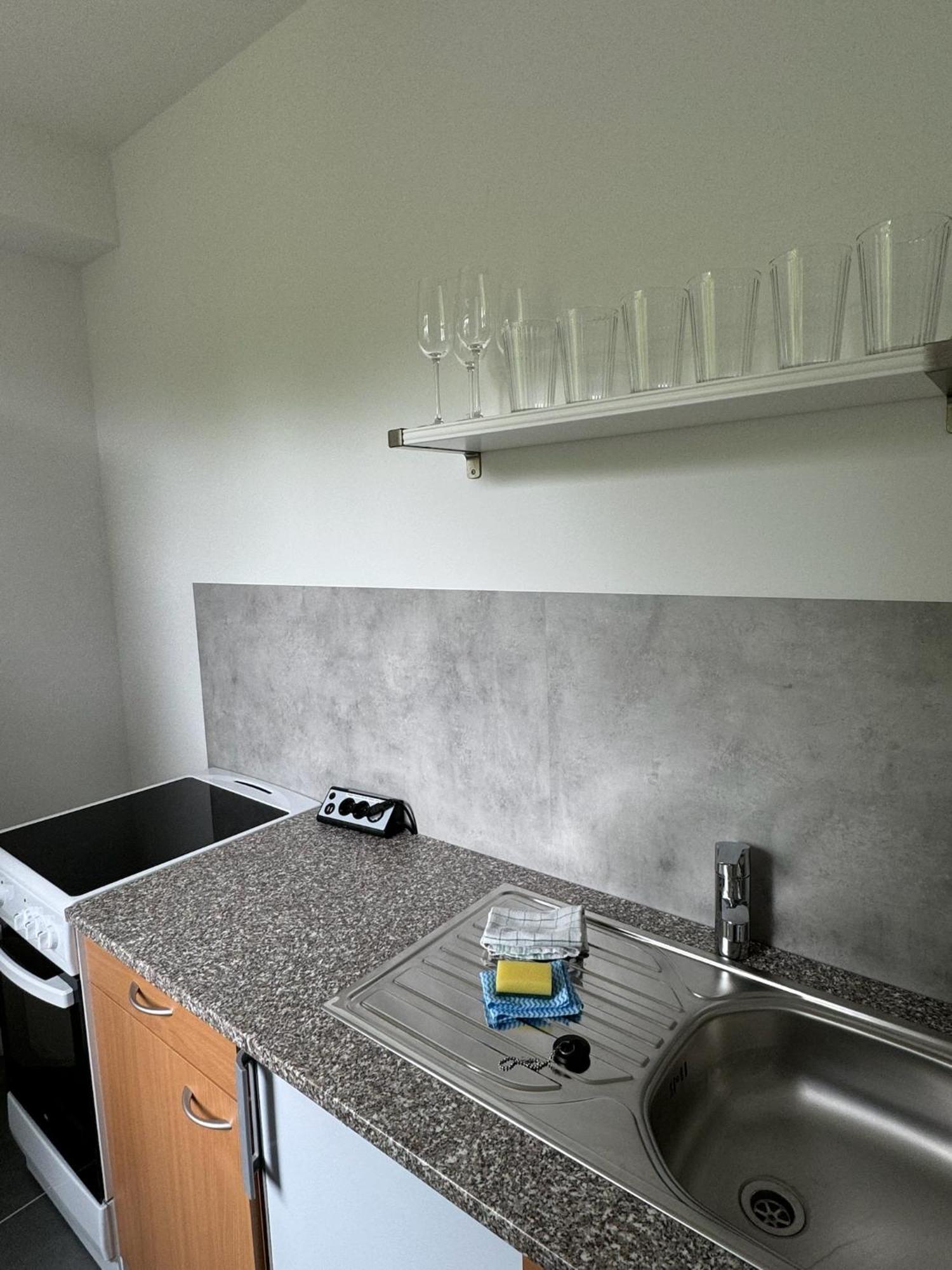 Fc-Apartmenthaus Falkensee Mit Grossem Garten Und Pkw Stellflaechen Exterior foto
